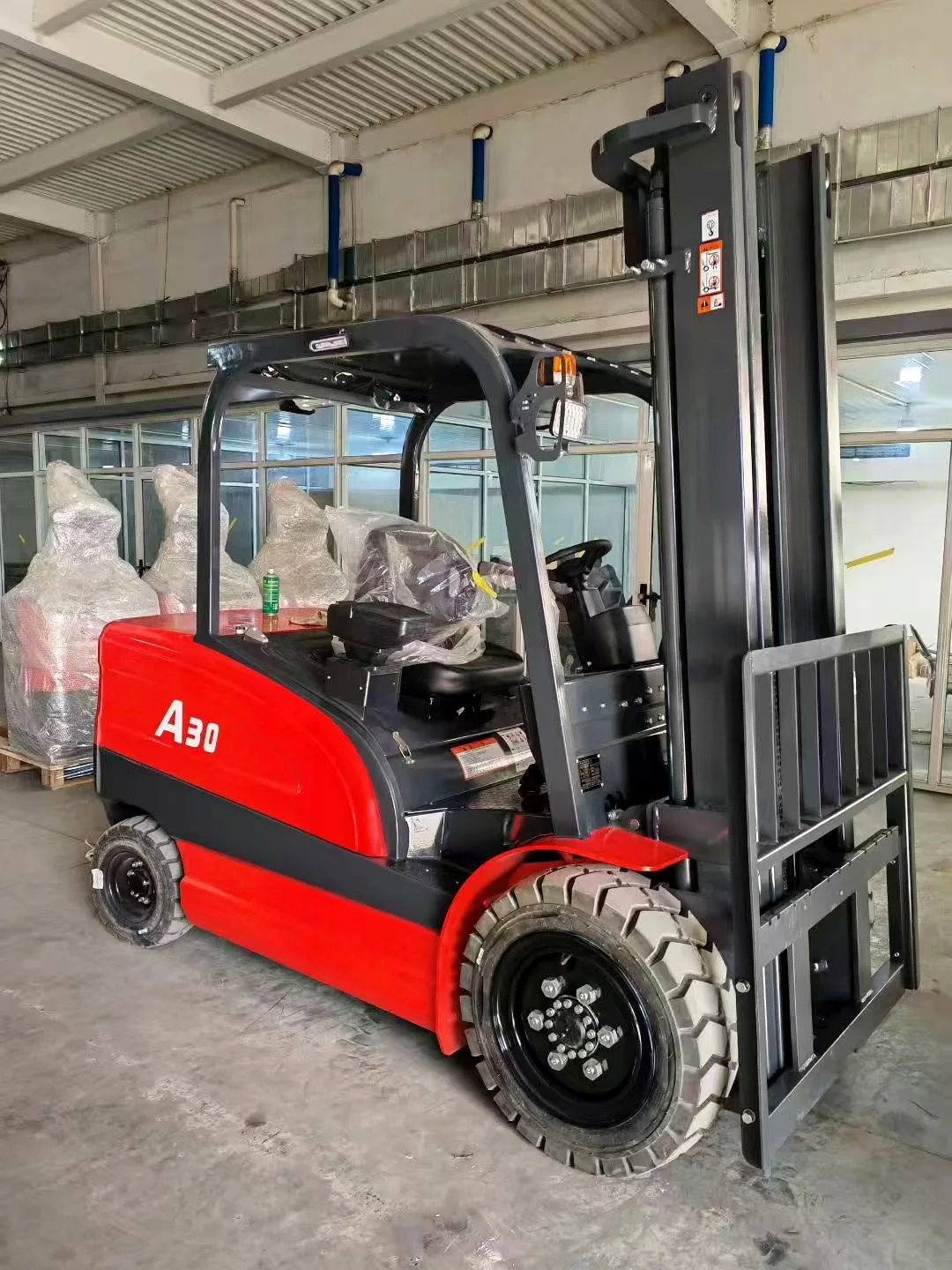 D30 Integrated composite counterweight electric forklift